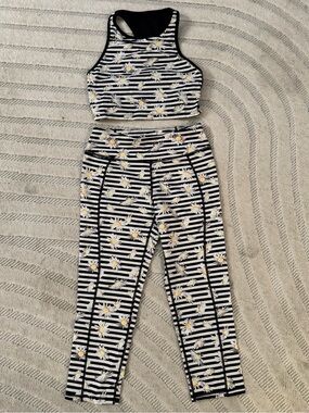 Betsey Johnson Performance Striped Daisy Printed Active Set - Black White Yellow